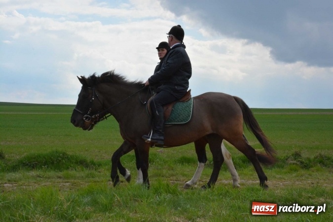Zdjęcie w galerii na portalu naszraciborz.pl: Biskup, senator, starosta i wójt, czyli bieńkowicka procesja konna  wiadomości z regionu