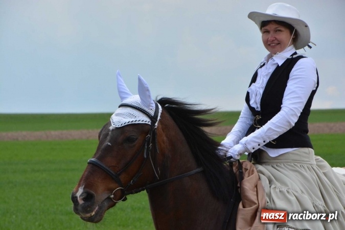 Zdjęcie w galerii na portalu naszraciborz.pl: Biskup, senator, starosta i wójt, czyli bieńkowicka procesja konna  wiadomości z regionu