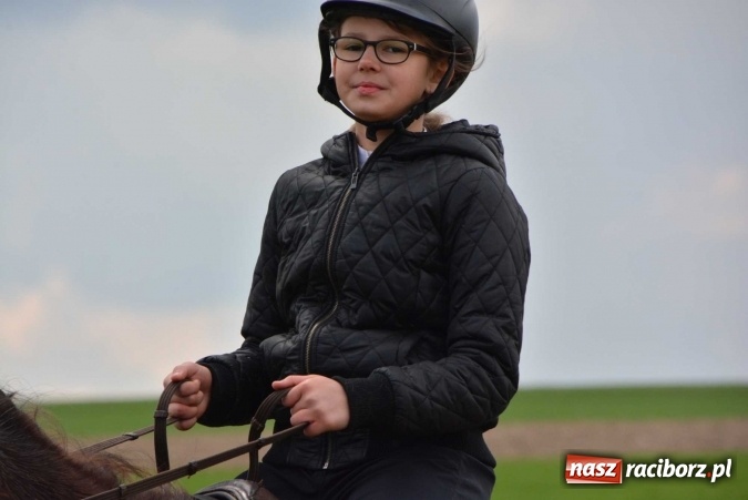 Zdjęcie w galerii na portalu naszraciborz.pl: Biskup, senator, starosta i wójt, czyli bieńkowicka procesja konna  wiadomości z regionu