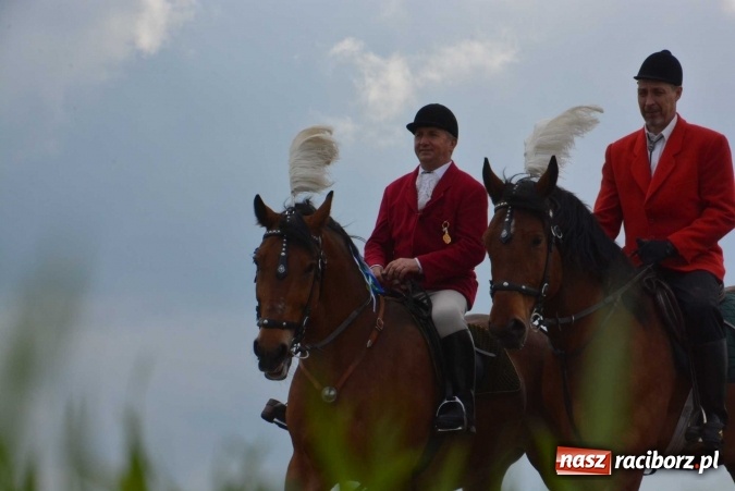 Zdjęcie w galerii na portalu naszraciborz.pl: Biskup, senator, starosta i wójt, czyli bieńkowicka procesja konna  wiadomości z regionu