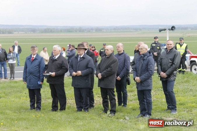 Zdjęcie w galerii na portalu naszraciborz.pl: Biskup, senator, starosta i wójt, czyli bieńkowicka procesja konna  wiadomości z regionu