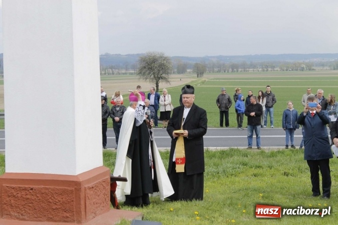 Zdjęcie w galerii na portalu naszraciborz.pl: Biskup, senator, starosta i wójt, czyli bieńkowicka procesja konna  wiadomości z regionu