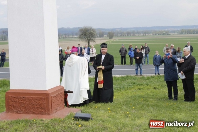Zdjęcie w galerii na portalu naszraciborz.pl: Biskup, senator, starosta i wójt, czyli bieńkowicka procesja konna  wiadomości z regionu