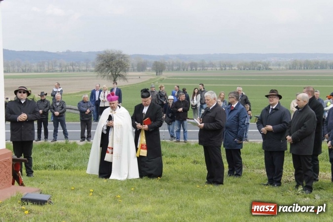 Zdjęcie w galerii na portalu naszraciborz.pl: Biskup, senator, starosta i wójt, czyli bieńkowicka procesja konna  wiadomości z regionu