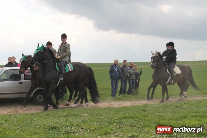 Zdjęcie w galerii na portalu naszraciborz.pl: Biskup, senator, starosta i wójt, czyli bieńkowicka procesja konna  wiadomości z regionu