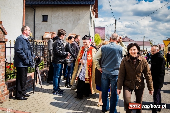Zdjęcie w galerii na portalu naszraciborz.pl: Wielkanocna procesja konna w Raciborzu-Sudole - początek i wyścigi na Topolowej wiadomości z regionu