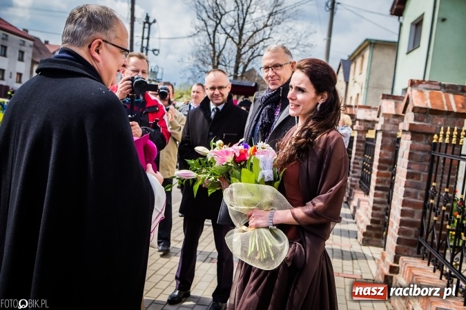 Zdjęcie w galerii na portalu naszraciborz.pl: Wielkanocna procesja konna w Raciborzu-Sudole - początek i wyścigi na Topolowej wiadomości z regionu