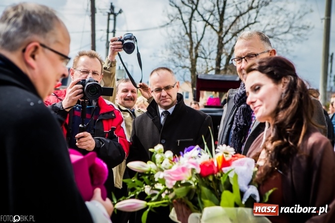 Zdjęcie w galerii na portalu naszraciborz.pl: Wielkanocna procesja konna w Raciborzu-Sudole - początek i wyścigi na Topolowej wiadomości z regionu