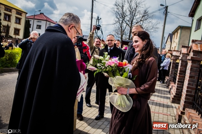 Zdjęcie w galerii na portalu naszraciborz.pl: Wielkanocna procesja konna w Raciborzu-Sudole - początek i wyścigi na Topolowej wiadomości z regionu
