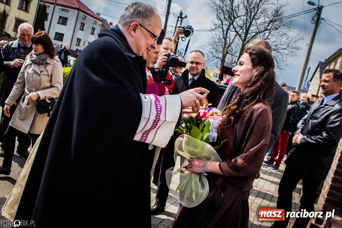 Zdjęcie w galerii na portalu naszraciborz.pl: Wielkanocna procesja konna w Raciborzu-Sudole - początek i wyścigi na Topolowej wiadomości z regionu