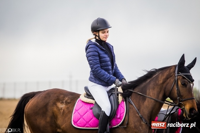 Zdjęcie w galerii na portalu naszraciborz.pl: Wielkanocna procesja konna w Raciborzu-Sudole - początek i wyścigi na Topolowej wiadomości z regionu