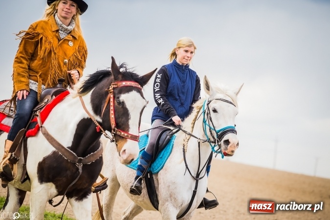 Zdjęcie w galerii na portalu naszraciborz.pl: Wielkanocna procesja konna w Raciborzu-Sudole - początek i wyścigi na Topolowej wiadomości z regionu