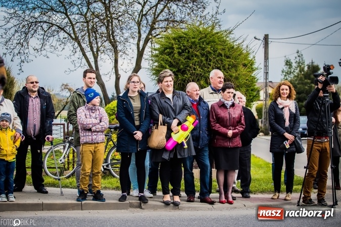 Zdjęcie w galerii na portalu naszraciborz.pl: Wielkanocna procesja konna w Raciborzu-Sudole - początek i wyścigi na Topolowej wiadomości z regionu