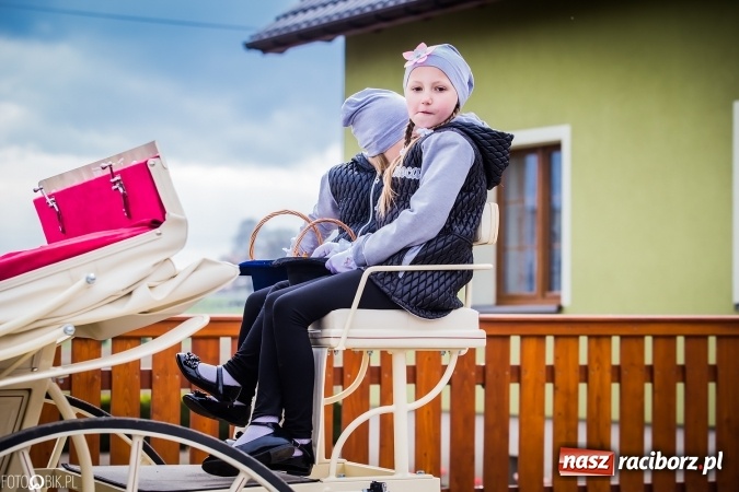 Zdjęcie w galerii na portalu naszraciborz.pl: Wielkanocna procesja konna w Raciborzu-Sudole - początek i wyścigi na Topolowej wiadomości z regionu