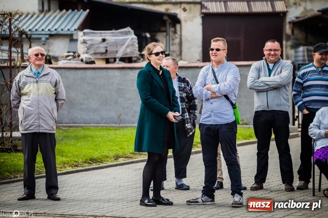 Zdjęcie w galerii na portalu naszraciborz.pl: Wielkanocna procesja konna w Raciborzu-Sudole - początek i wyścigi na Topolowej wiadomości z regionu