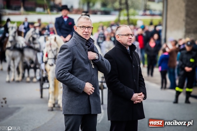 Zdjęcie w galerii na portalu naszraciborz.pl: Wielkanocna procesja konna w Raciborzu-Sudole - początek i wyścigi na Topolowej wiadomości z regionu