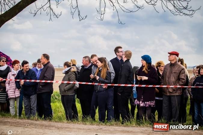 Zdjęcie w galerii na portalu naszraciborz.pl: Wielkanocna procesja konna w Raciborzu-Sudole - początek i wyścigi na Topolowej wiadomości z regionu