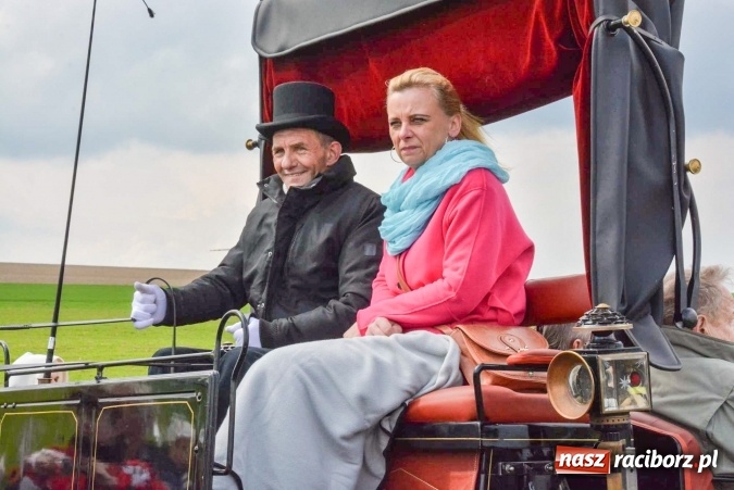 Zdjęcie w galerii na portalu naszraciborz.pl: Ponad setka koni na wielkanocnej procesji w Raciborzu-Sudole wiadomości z regionu