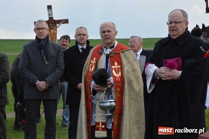 Zdjęcie w galerii na portalu naszraciborz.pl: Ponad setka koni na wielkanocnej procesji w Raciborzu-Sudole wiadomości z regionu