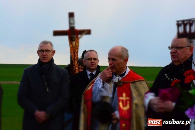 Zdjęcie w galerii na portalu naszraciborz.pl: Ponad setka koni na wielkanocnej procesji w Raciborzu-Sudole wiadomości z regionu