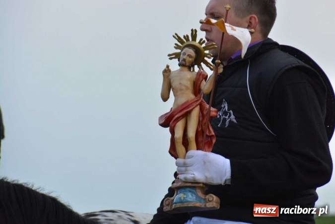 Zdjęcie w galerii na portalu naszraciborz.pl: Ponad setka koni na wielkanocnej procesji w Raciborzu-Sudole wiadomości z regionu