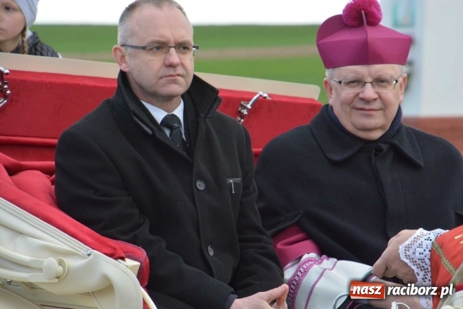 Zdjęcie w galerii na portalu naszraciborz.pl: Ponad setka koni na wielkanocnej procesji w Raciborzu-Sudole wiadomości z regionu