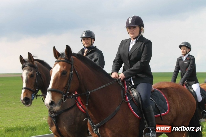 Zdjęcie w galerii na portalu naszraciborz.pl: Ponad setka koni na wielkanocnej procesji w Raciborzu-Sudole wiadomości z regionu