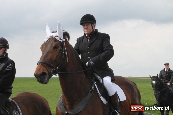 Zdjęcie w galerii na portalu naszraciborz.pl: Ponad setka koni na wielkanocnej procesji w Raciborzu-Sudole wiadomości z regionu