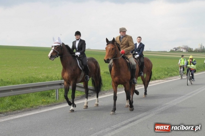 Zdjęcie w galerii na portalu naszraciborz.pl: Ponad setka koni na wielkanocnej procesji w Raciborzu-Sudole wiadomości z regionu