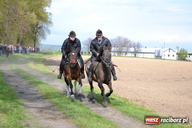 Zdjęcie w galerii na portalu naszraciborz.pl: Galopem, czyli finał bieńkowickiej procesji konnej  wiadomości z regionu