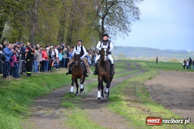 Zdjęcie w galerii na portalu naszraciborz.pl: Galopem, czyli finał bieńkowickiej procesji konnej  wiadomości z regionu