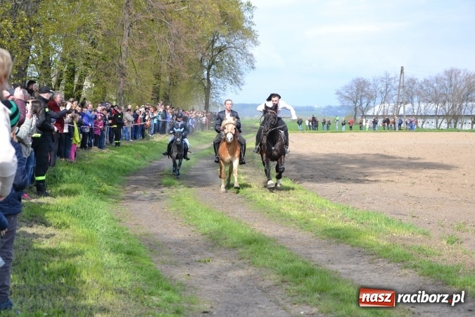 Zdjęcie w galerii na portalu naszraciborz.pl: Galopem, czyli finał bieńkowickiej procesji konnej  wiadomości z regionu