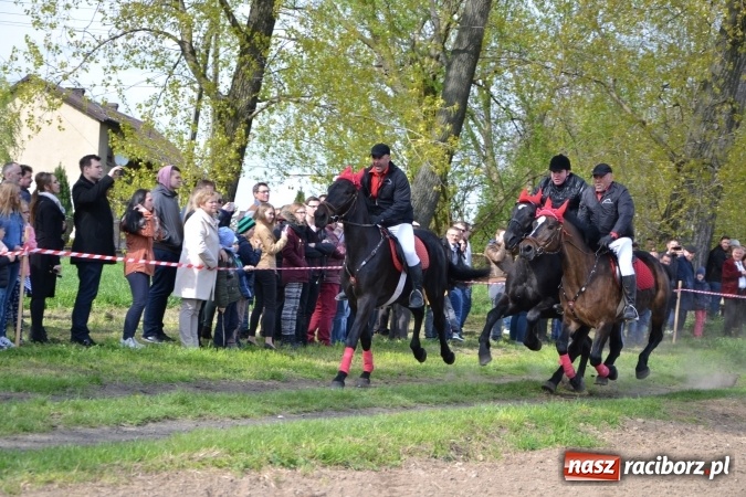 Zdjęcie w galerii na portalu naszraciborz.pl: Galopem, czyli finał bieńkowickiej procesji konnej  wiadomości z regionu
