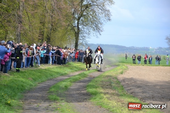 Zdjęcie w galerii na portalu naszraciborz.pl: Galopem, czyli finał bieńkowickiej procesji konnej  wiadomości z regionu