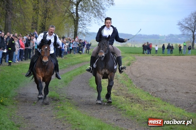 Zdjęcie w galerii na portalu naszraciborz.pl: Galopem, czyli finał bieńkowickiej procesji konnej  wiadomości z regionu