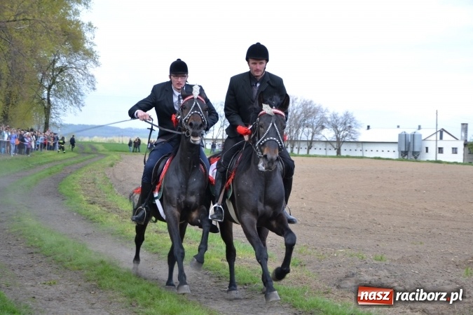 Zdjęcie w galerii na portalu naszraciborz.pl: Galopem, czyli finał bieńkowickiej procesji konnej  wiadomości z regionu
