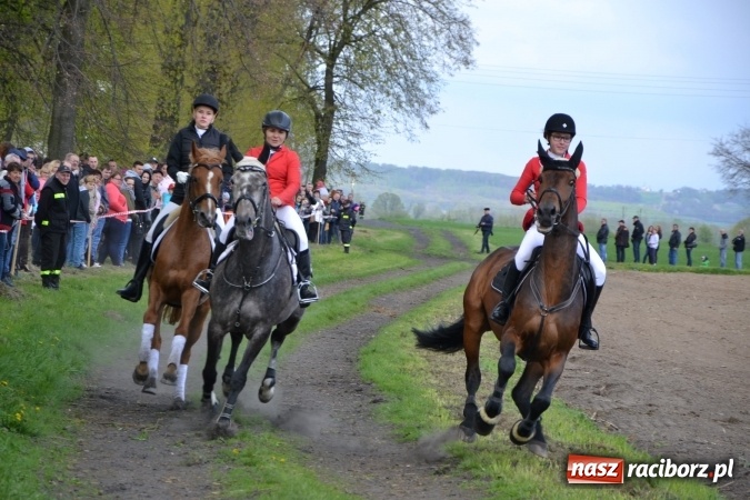 Zdjęcie w galerii na portalu naszraciborz.pl: Galopem, czyli finał bieńkowickiej procesji konnej  wiadomości z regionu