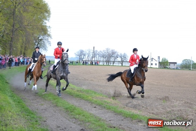 Zdjęcie w galerii na portalu naszraciborz.pl: Galopem, czyli finał bieńkowickiej procesji konnej  wiadomości z regionu