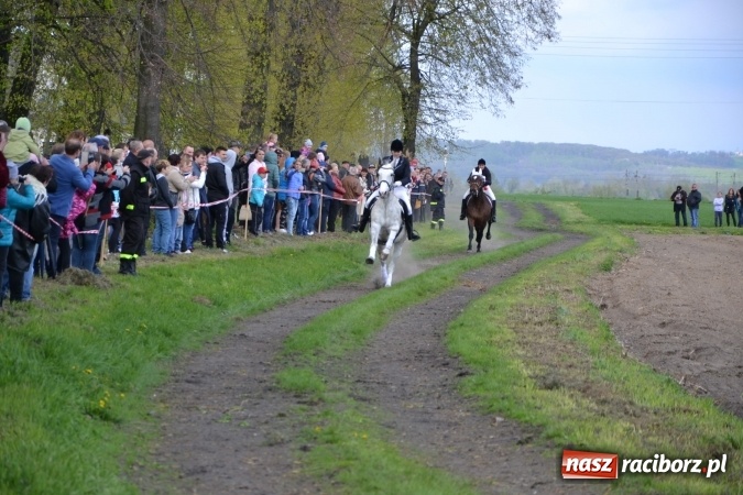 Zdjęcie w galerii na portalu naszraciborz.pl: Galopem, czyli finał bieńkowickiej procesji konnej  wiadomości z regionu