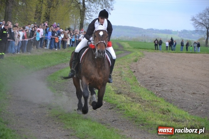 Zdjęcie w galerii na portalu naszraciborz.pl: Galopem, czyli finał bieńkowickiej procesji konnej  wiadomości z regionu
