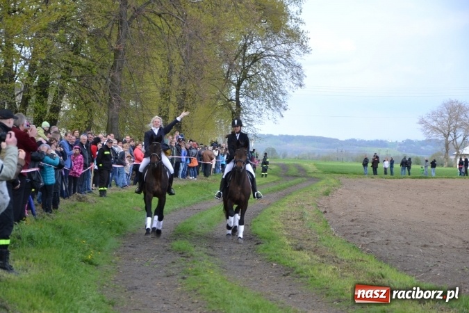 Zdjęcie w galerii na portalu naszraciborz.pl: Galopem, czyli finał bieńkowickiej procesji konnej  wiadomości z regionu