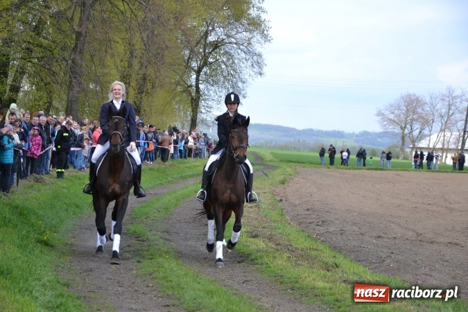 Zdjęcie w galerii na portalu naszraciborz.pl: Galopem, czyli finał bieńkowickiej procesji konnej  wiadomości z regionu