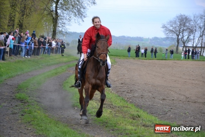Zdjęcie w galerii na portalu naszraciborz.pl: Galopem, czyli finał bieńkowickiej procesji konnej  wiadomości z regionu