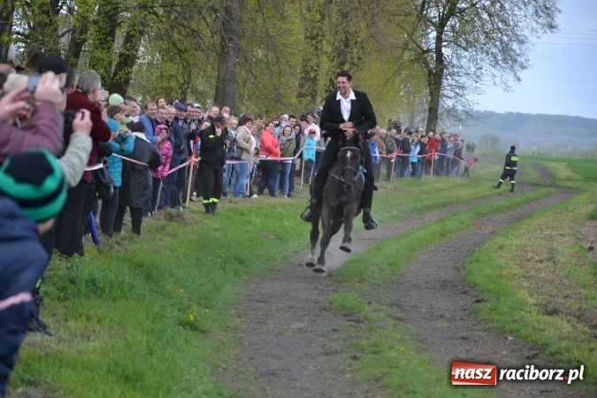 Zdjęcie w galerii na portalu naszraciborz.pl: Galopem, czyli finał bieńkowickiej procesji konnej  wiadomości z regionu