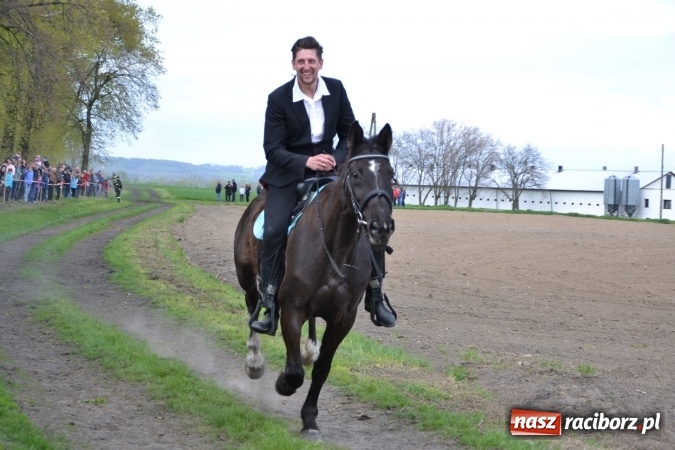 Zdjęcie w galerii na portalu naszraciborz.pl: Galopem, czyli finał bieńkowickiej procesji konnej  wiadomości z regionu