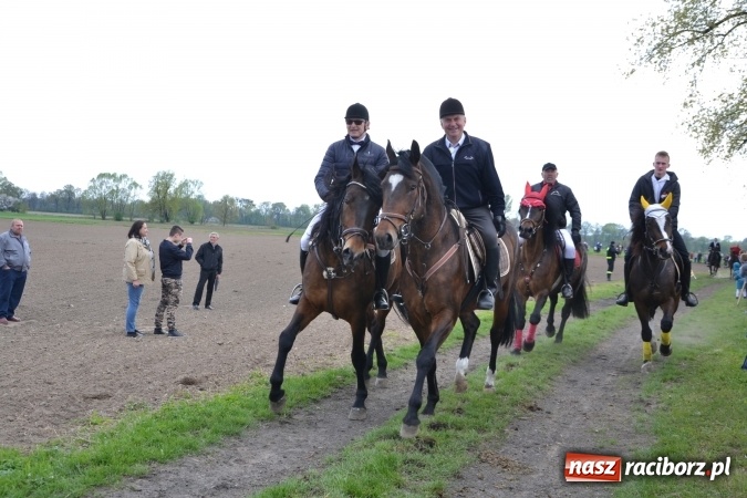 Zdjęcie w galerii na portalu naszraciborz.pl: Galopem, czyli finał bieńkowickiej procesji konnej  wiadomości z regionu