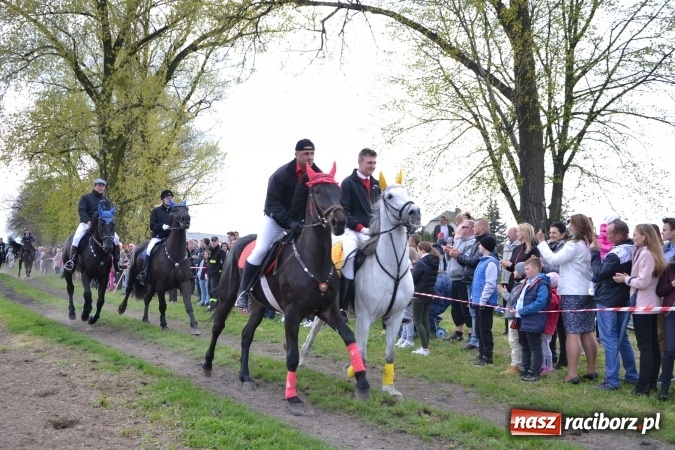 Zdjęcie w galerii na portalu naszraciborz.pl: Galopem, czyli finał bieńkowickiej procesji konnej  wiadomości z regionu