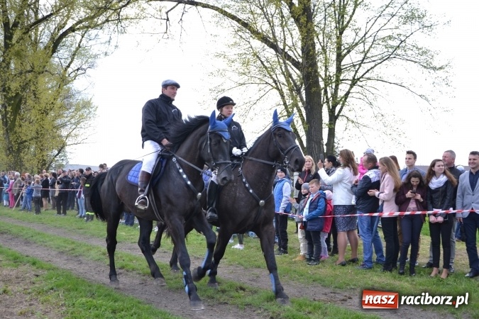 Zdjęcie w galerii na portalu naszraciborz.pl: Galopem, czyli finał bieńkowickiej procesji konnej  wiadomości z regionu