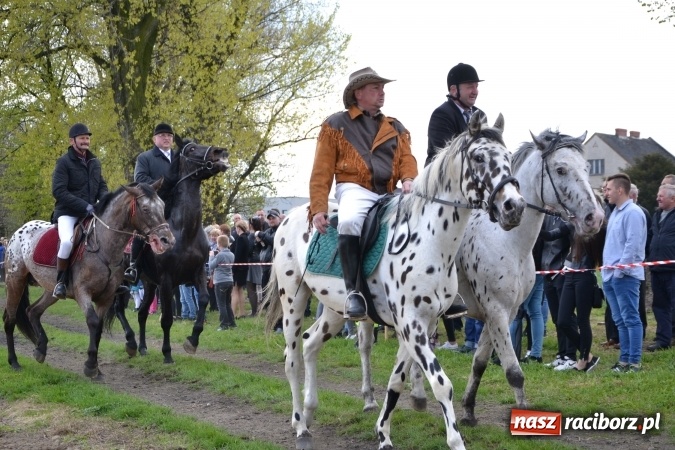 Zdjęcie w galerii na portalu naszraciborz.pl: Galopem, czyli finał bieńkowickiej procesji konnej  wiadomości z regionu