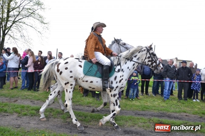 Zdjęcie w galerii na portalu naszraciborz.pl: Galopem, czyli finał bieńkowickiej procesji konnej  wiadomości z regionu